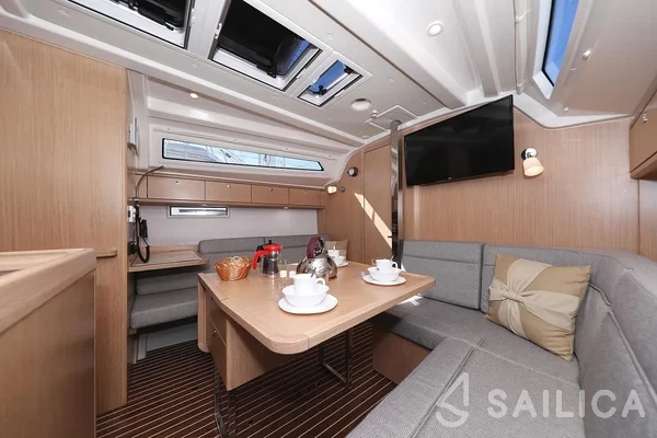 Bavaria 37 Cruiser - Yacht Charter Sailica