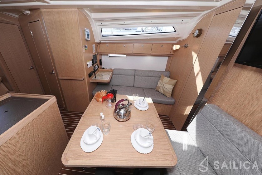 Bavaria 37 Cruiser - Yacht Charter Sailica