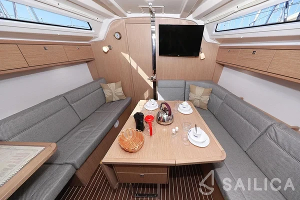Bavaria 37 Cruiser - Yacht Charter Sailica