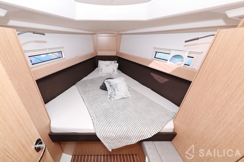 Bavaria 37 Cruiser - Yacht Charter Sailica