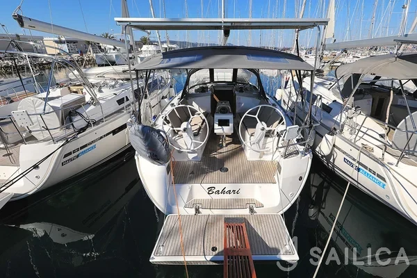 Bavaria 37 Cruiser - Yacht Charter Sailica