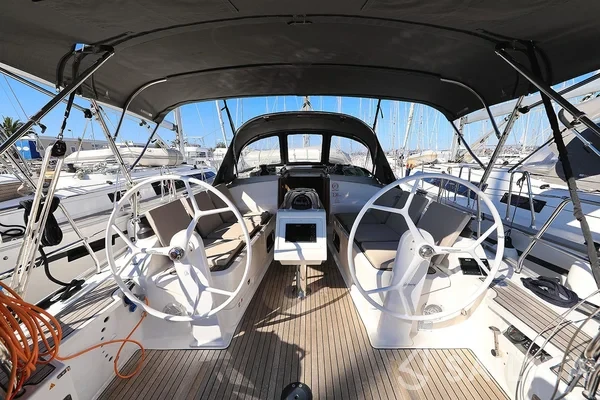 Bavaria 37 Cruiser - Yacht Charter Sailica