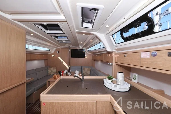 Bavaria 37 Cruiser - Yacht Charter Sailica