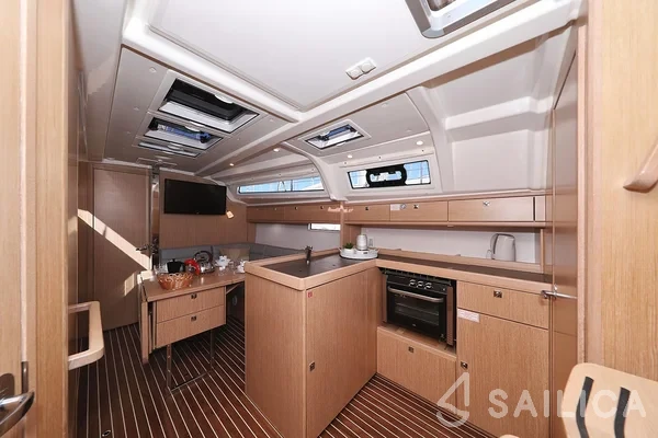Bavaria 37 Cruiser - Yacht Charter Sailica