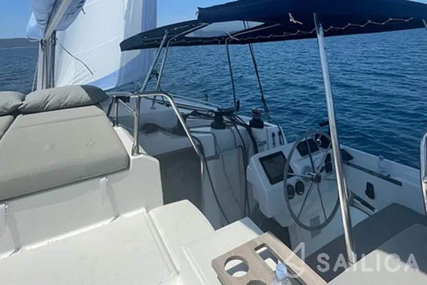 Astréa 42 - Yacht Charter Sailica