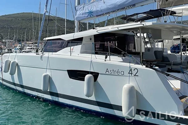 Astréa 42 - Yacht Charter Sailica
