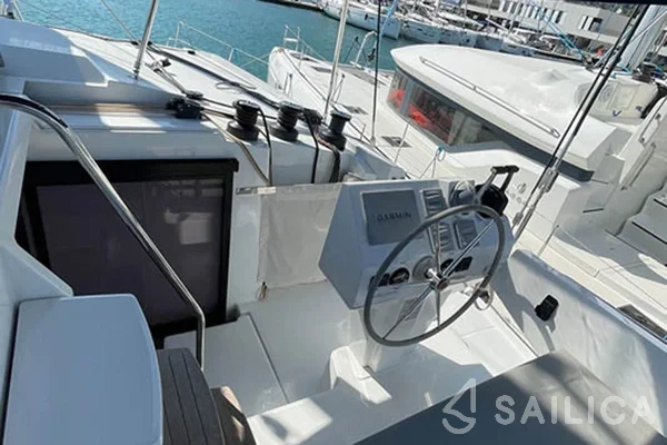 Astréa 42 - Yacht Charter Sailica