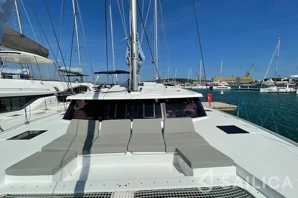 Astréa 42 - Yacht Charter Sailica