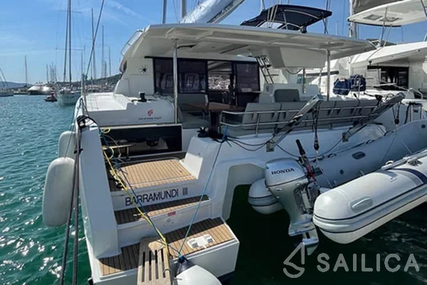 Astréa 42 - Yacht Charter Sailica