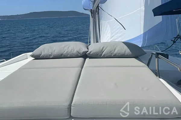 Astréa 42 - Yacht Charter Sailica