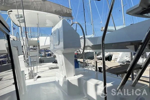 Astréa 42 - Yacht Charter Sailica