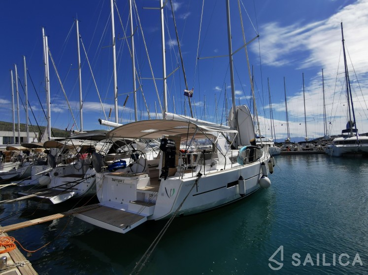 Dufour 460 GL - Yacht Charter Sailica