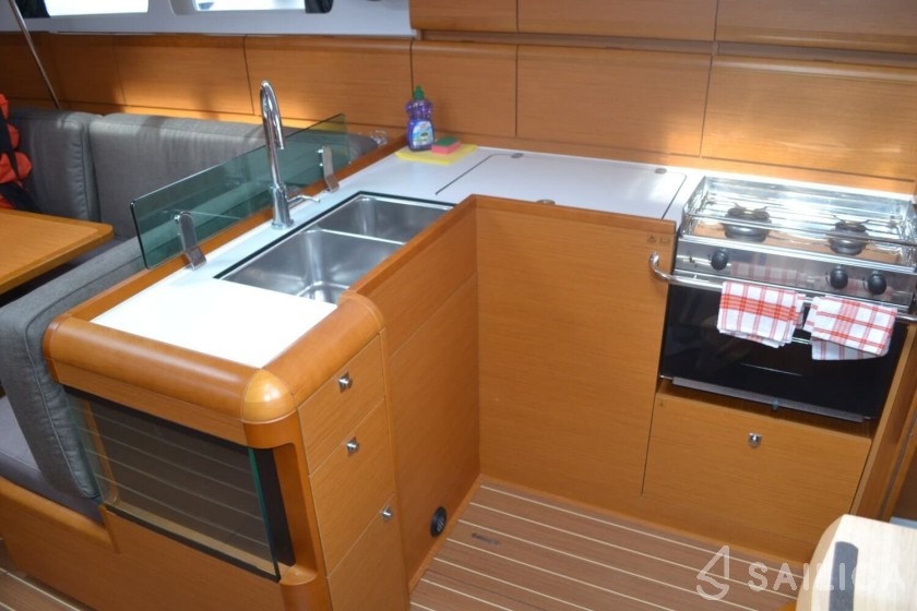 Sun Odyssey 449 - Yacht Charter Sailica