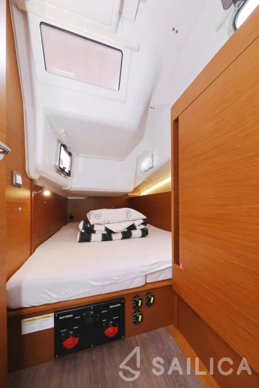 Sun Odyssey 410 - Yacht Charter Sailica