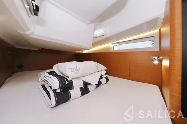 Sun Odyssey 410 - Yacht Charter Sailica