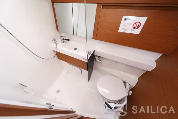 Sun Odyssey 410 - Yacht Charter Sailica