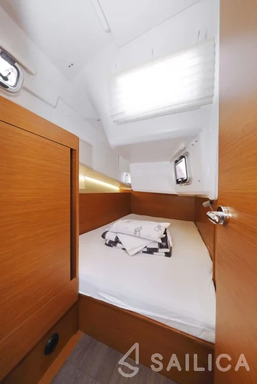 Sun Odyssey 410 - Yacht Charter Sailica