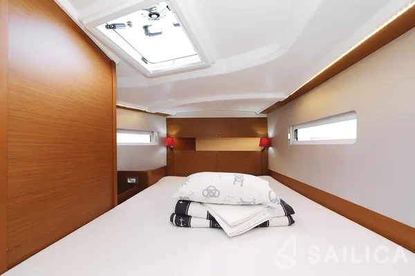 Sun Odyssey 410 - Yacht Charter Sailica