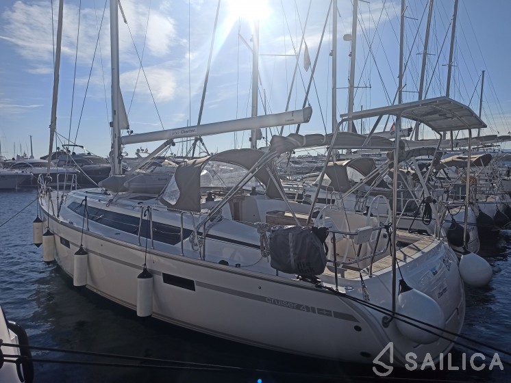 Bavaria Cruiser 41 - 3 cab. - Yacht Charter Sailica