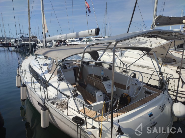 Bavaria Cruiser 41 - 3 cab. - Yacht Charter Sailica