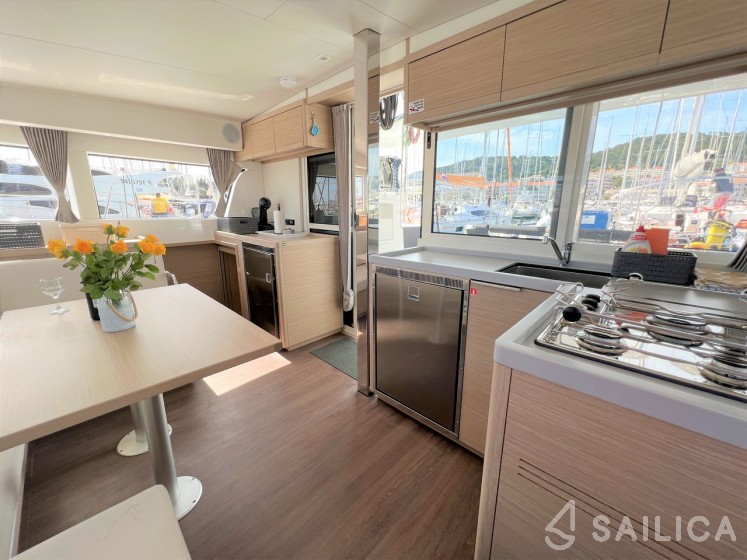 Lagoon 40 - 4 + 2 cab  - Yacht Charter Sailica