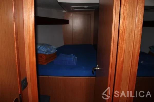 Bavaria 45 Cruiser - Photo #18 Bavaria 45 Cruiser - Yacht Charter Sailica