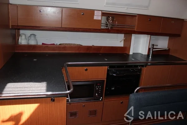 Bavaria 45 Cruiser - Photo #16 Bavaria 45 Cruiser - Yacht Charter Sailica
