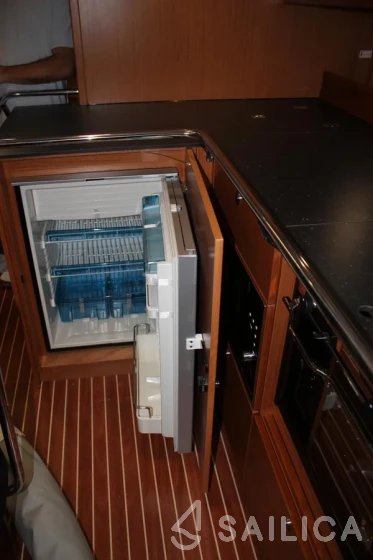 Bavaria 45 Cruiser - Photo #14 Bavaria 45 Cruiser - Yacht Charter Sailica