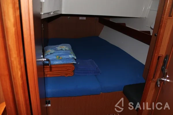 Bavaria 45 Cruiser - Photo #17 Bavaria 45 Cruiser - Yacht Charter Sailica