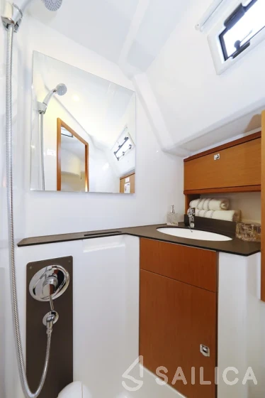 Bavaria 46 Cruiser - Yacht Charter Sailica