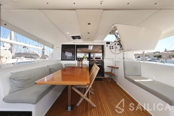 Lucia 40 - Yacht Charter Sailica