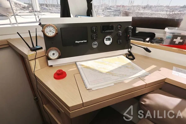 Lucia 40 - Yacht Charter Sailica