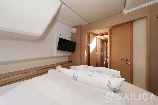 Lucia 40 - Yacht Charter Sailica