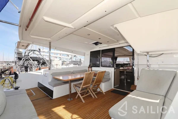 Lucia 40 - Yacht Charter Sailica
