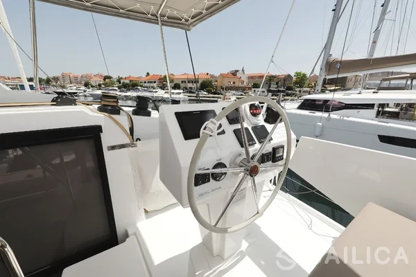 Astréa 42 - Yacht Charter Sailica