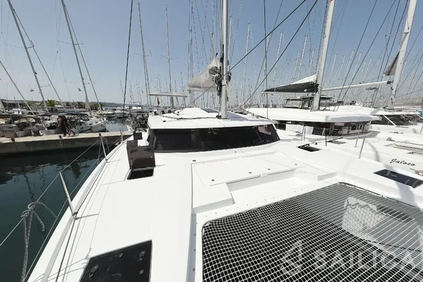 Astréa 42 - Yacht Charter Sailica