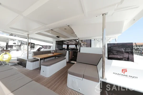 Astréa 42 - Yacht Charter Sailica
