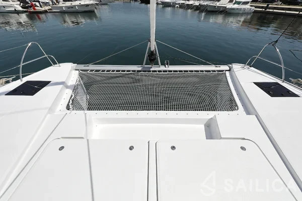 Astréa 42 - Yacht Charter Sailica