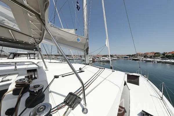 Astréa 42 - Yacht Charter Sailica