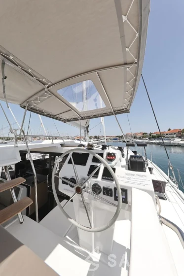 Astréa 42 - Yacht Charter Sailica