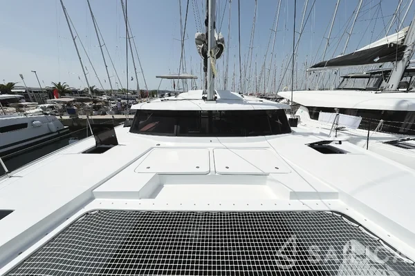 Astréa 42 - Yacht Charter Sailica