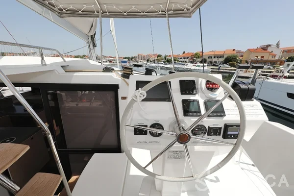 Astréa 42 - Yacht Charter Sailica