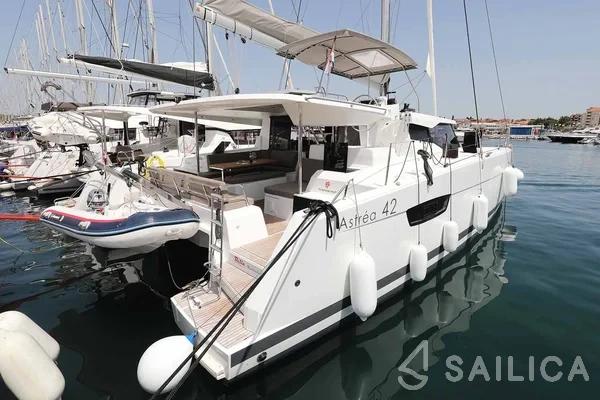 Astréa 42 - Yacht Charter Sailica