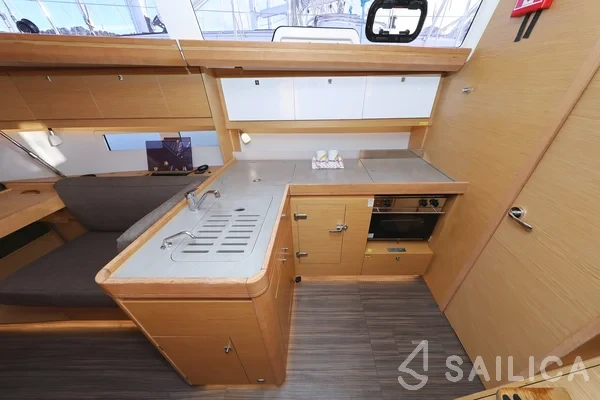 Dufour 412 GL - Yacht Charter Sailica