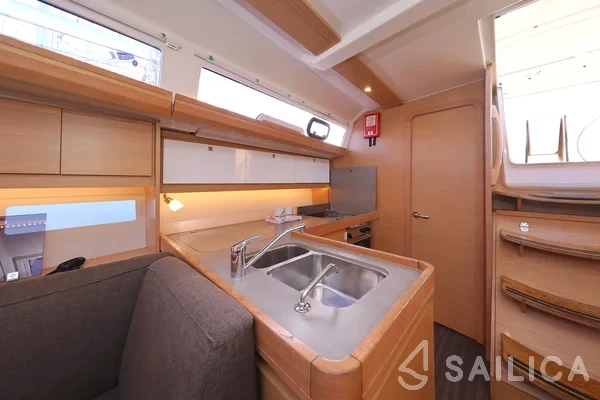 Dufour 412 GL - Yacht Charter Sailica
