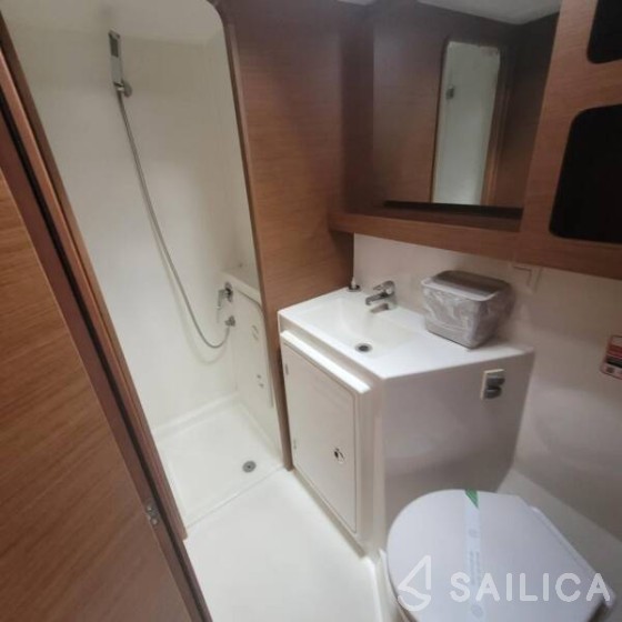 Lagoon 42 - Yacht Charter Sailica