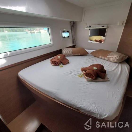 Lagoon 42 - Yacht Charter Sailica