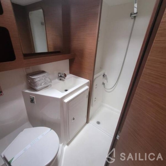 Lagoon 42 - Yacht Charter Sailica
