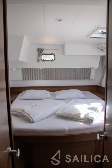 Lagoon 42 - Yacht Charter Sailica