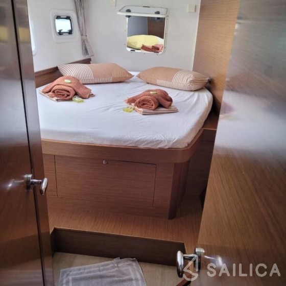 Lagoon 42 - Yacht Charter Sailica